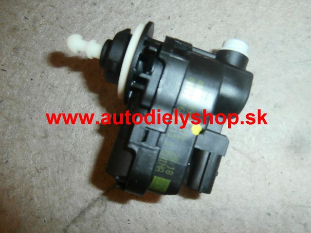 Nissan JUKE 6/2010- motorček svetiel pravý /TYC/ /TYP VALEO/