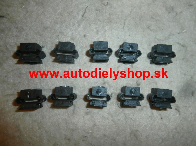 Audi A4 10/00-9/04 montážne kocky podblatníkov 10ks