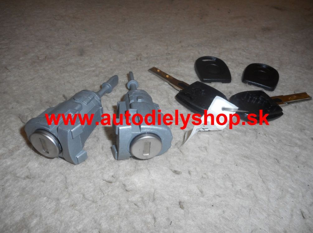 VW TRANSPORTER T5 11/2009- súprava zámkov dverí ľavý + pravý 2x klúč