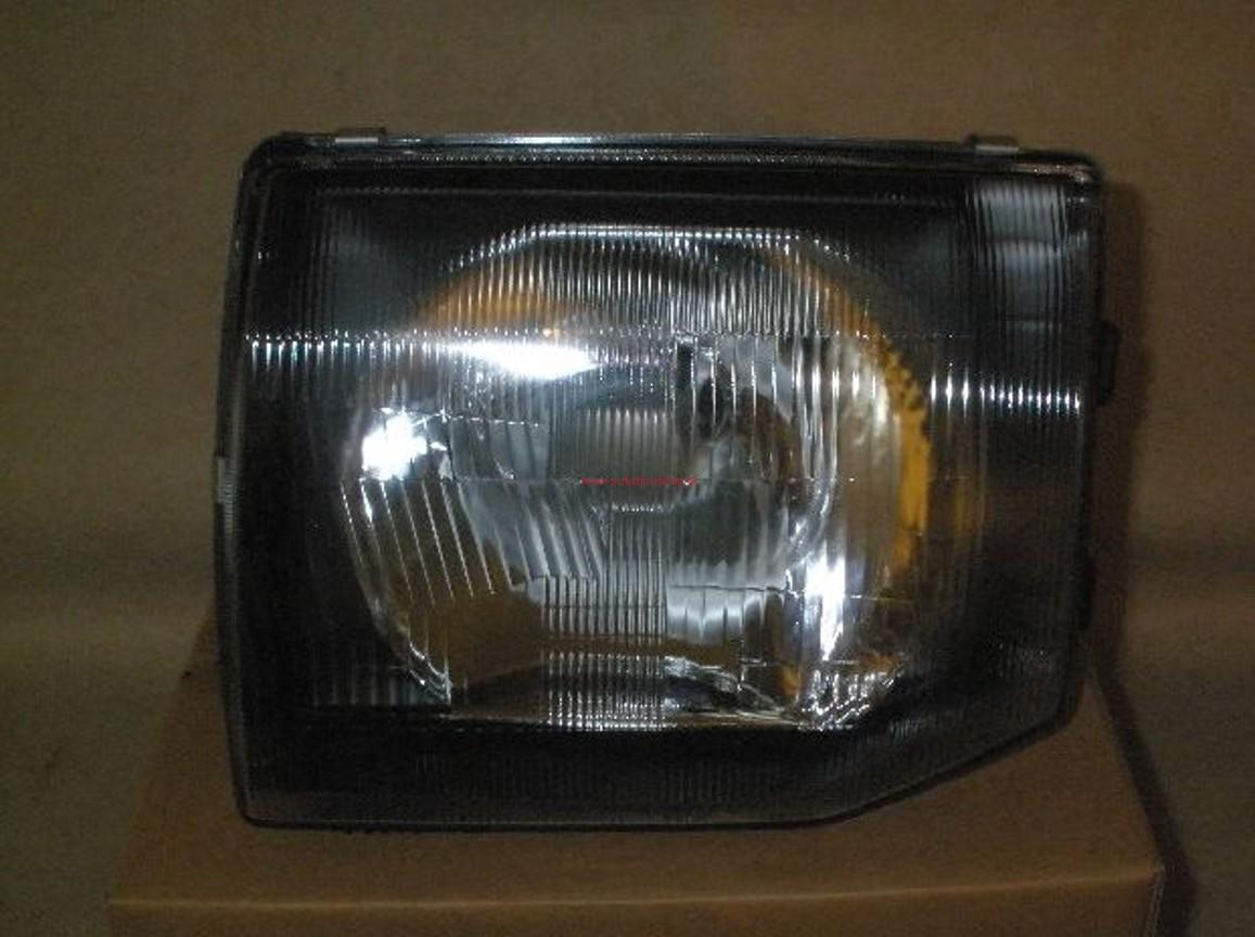  Mitsubishi PAJERO 7/91-9/97 svetlo predne H4 ľavé 