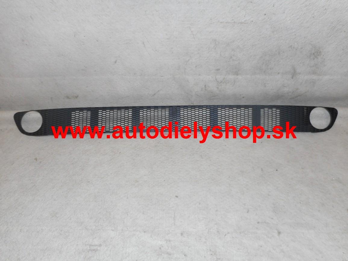 Nissan Almera 9/02-kryt v nárazníku s hmlovkami,Stred 