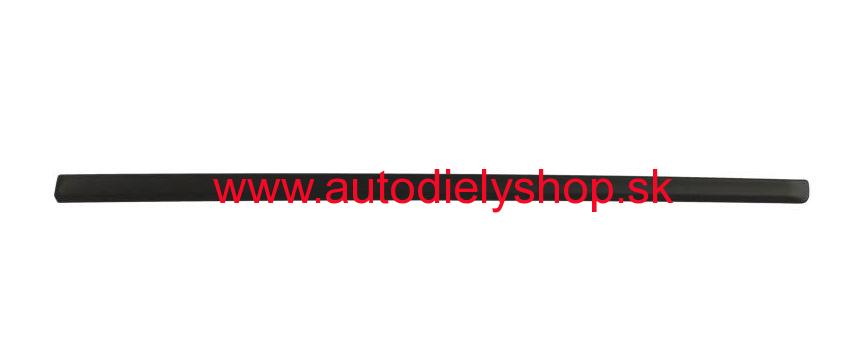 Audi A4 10/00-9/04 Lišta predných dverí Ľavá /v strede/