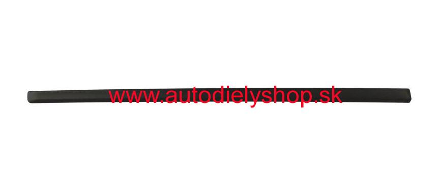 Audi A4 10/00-9/04 Lišta predných dverí Pravá /v strede/
