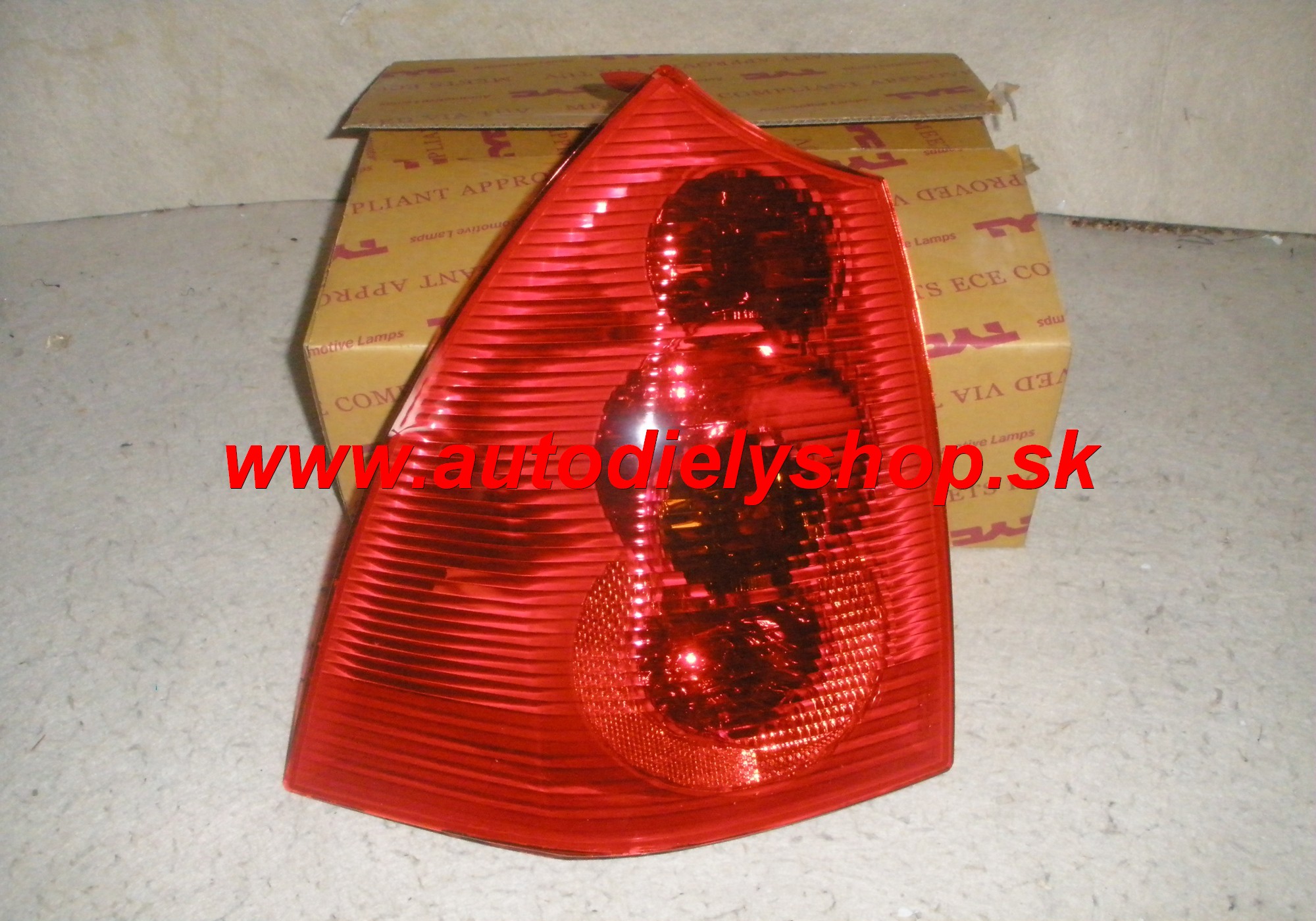 Peugeot 307 01-05 zadné svetlo ľavé,Kombi s objímkou.