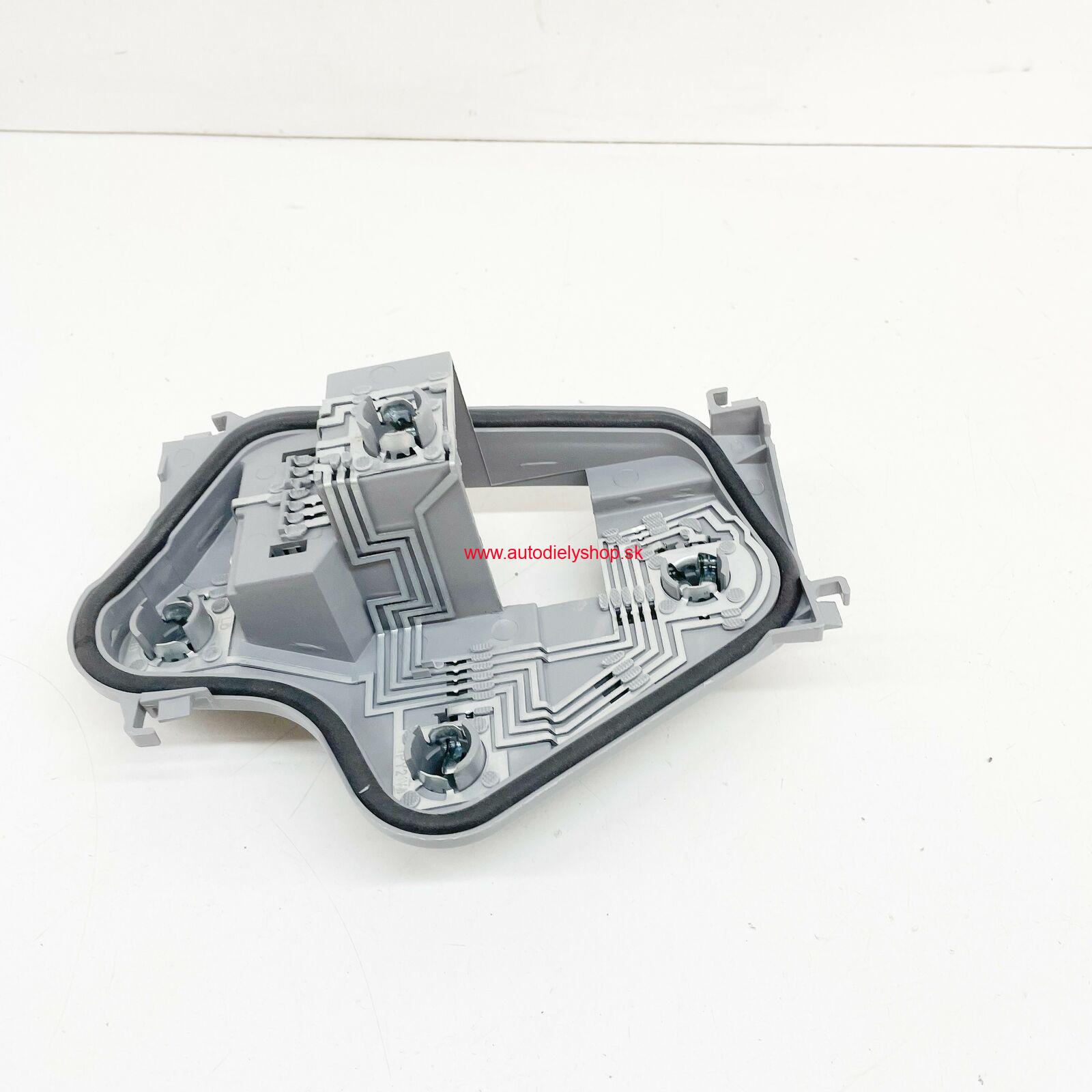 VW FOX 10/03- držiak žiaroviek zadného svetla pravý