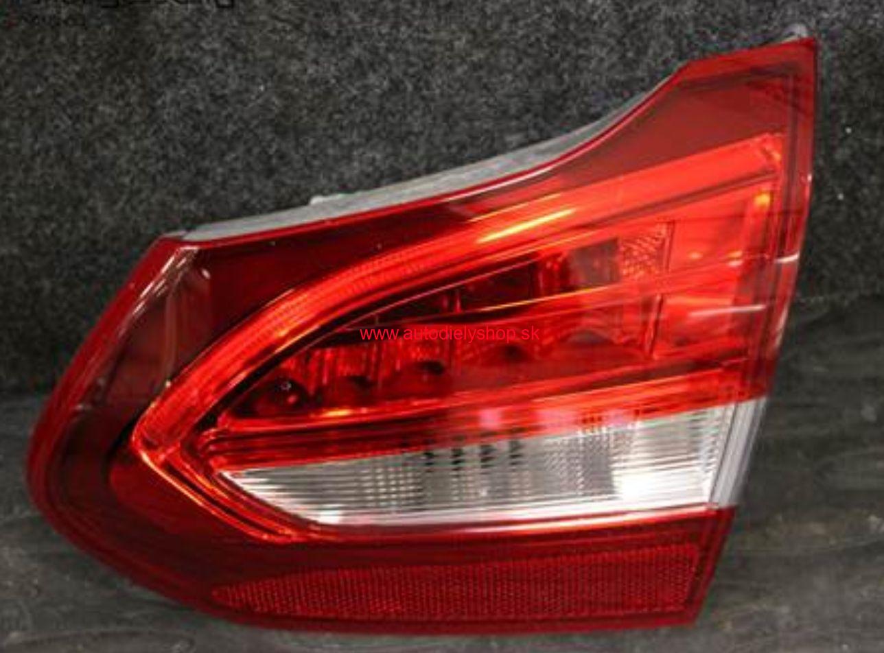 Mercedes W205 C 12/2013- zadné LED vnútorné svetlo Pravé / KOMBI /