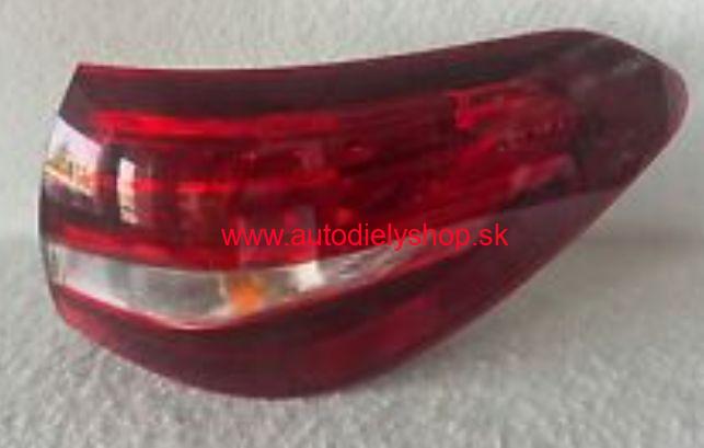 Mercedes W205 C 12/2013- zadné LED vonkajšie svetlo Pravé / KOMBI /