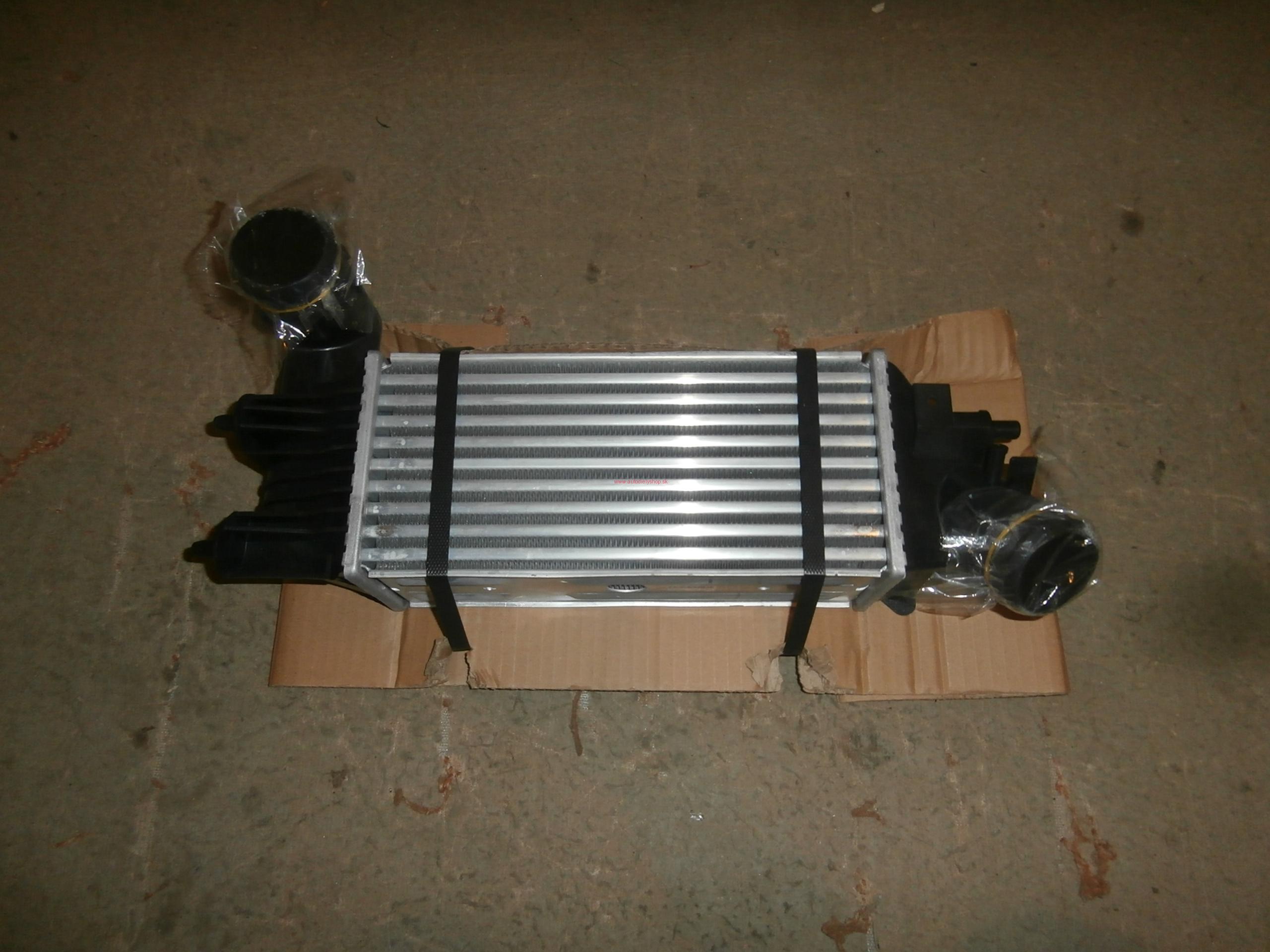 Peugeot 607 00-chladič vzduchu 