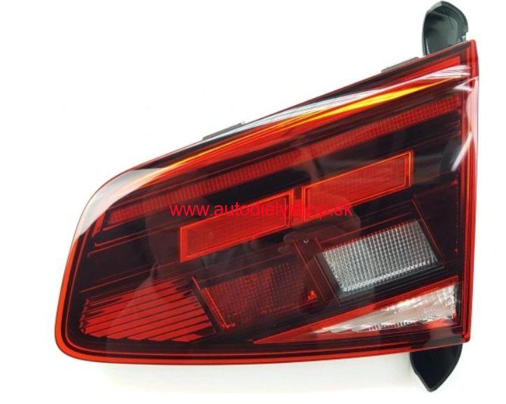 VW Passat B8 2014- zadné vnútorné LED svetlo Pravé / SEDAN