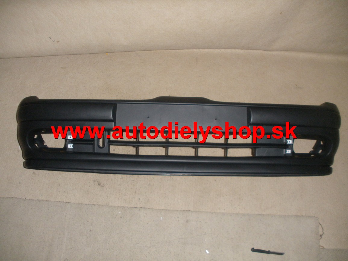 Renault Megane 95-3/99 predný nárazník,čierny 