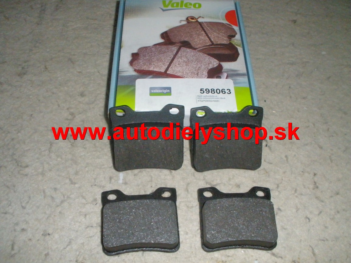 Peugeot 406 5/99-4/04 zadné platničky sada Valeo.