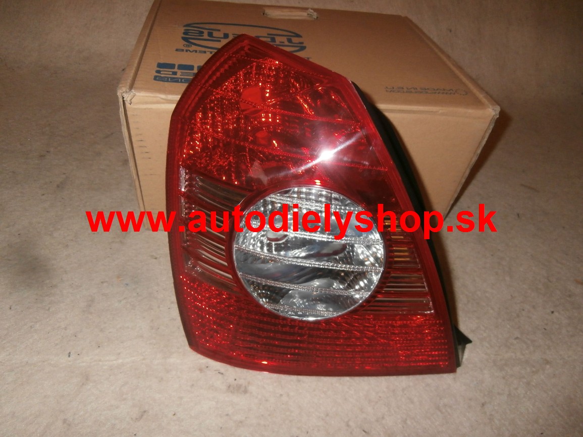 Hyundai ELANTRA 11/03-09/2006  Zadné svetlo ľavé na 4 dverove auto 