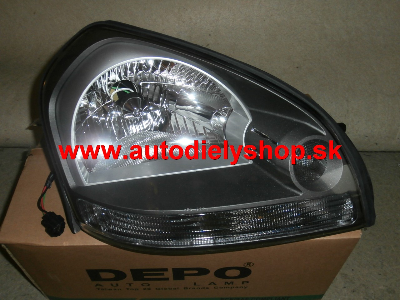 Hyundai TUCSON 04- predné svetlo H4, Pravé / DEPO / elektrické