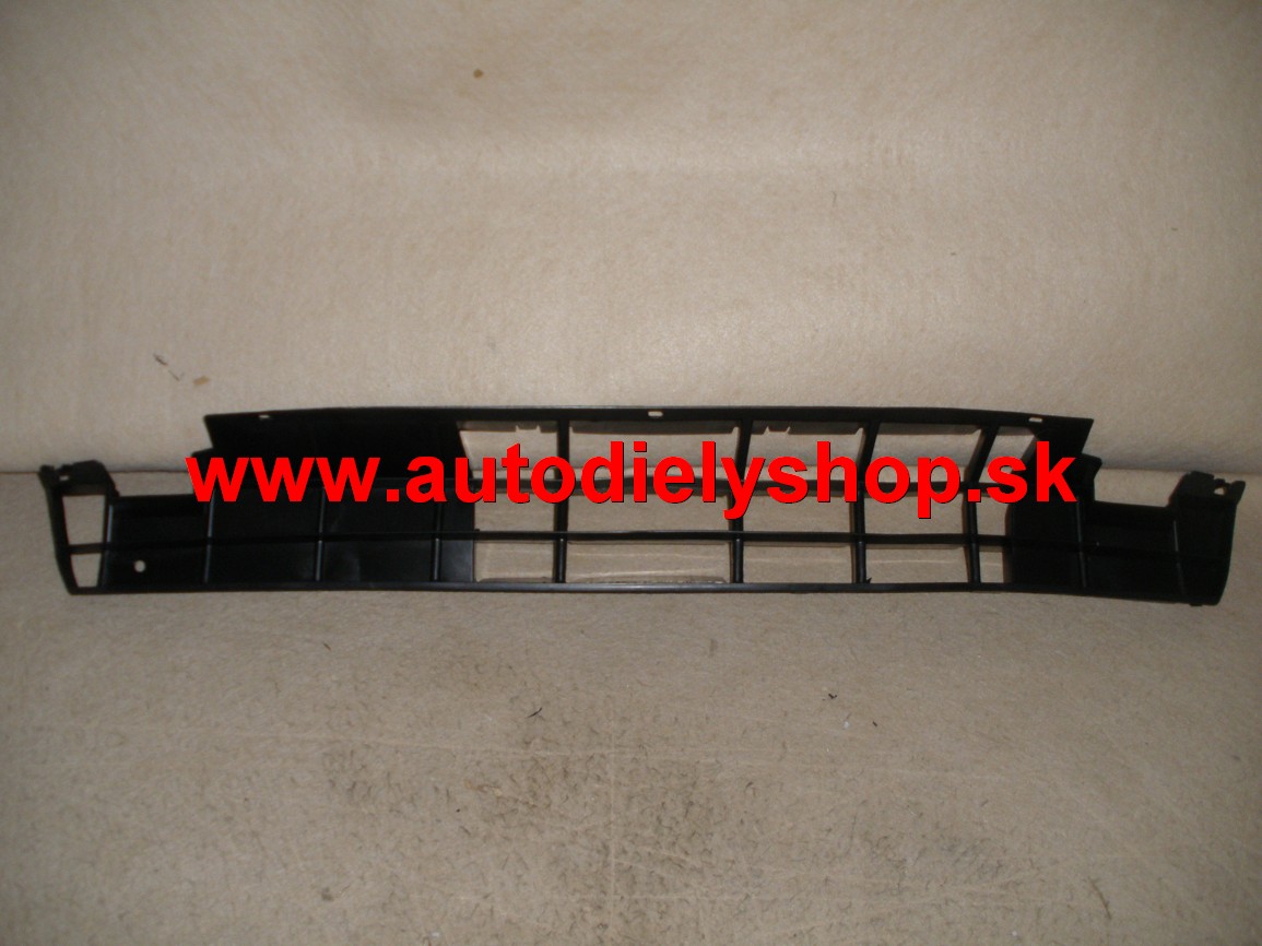 VW Passat B4 93-96 mriežka v prednom nárazníku Stred 