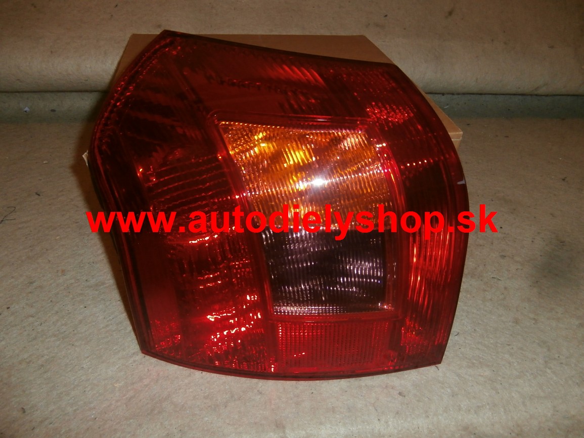 Toyota COROLLA 3/5dv 3/02-6/04 Zadné svetlo lavé /HB-3Dv-5Dv/