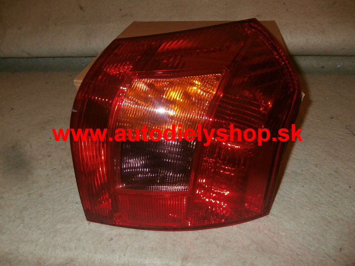 Toyota COROLLA 3/5dv 3/02-6/04 Zadné svetlo Pravé /HB-3Dv-5Dv/