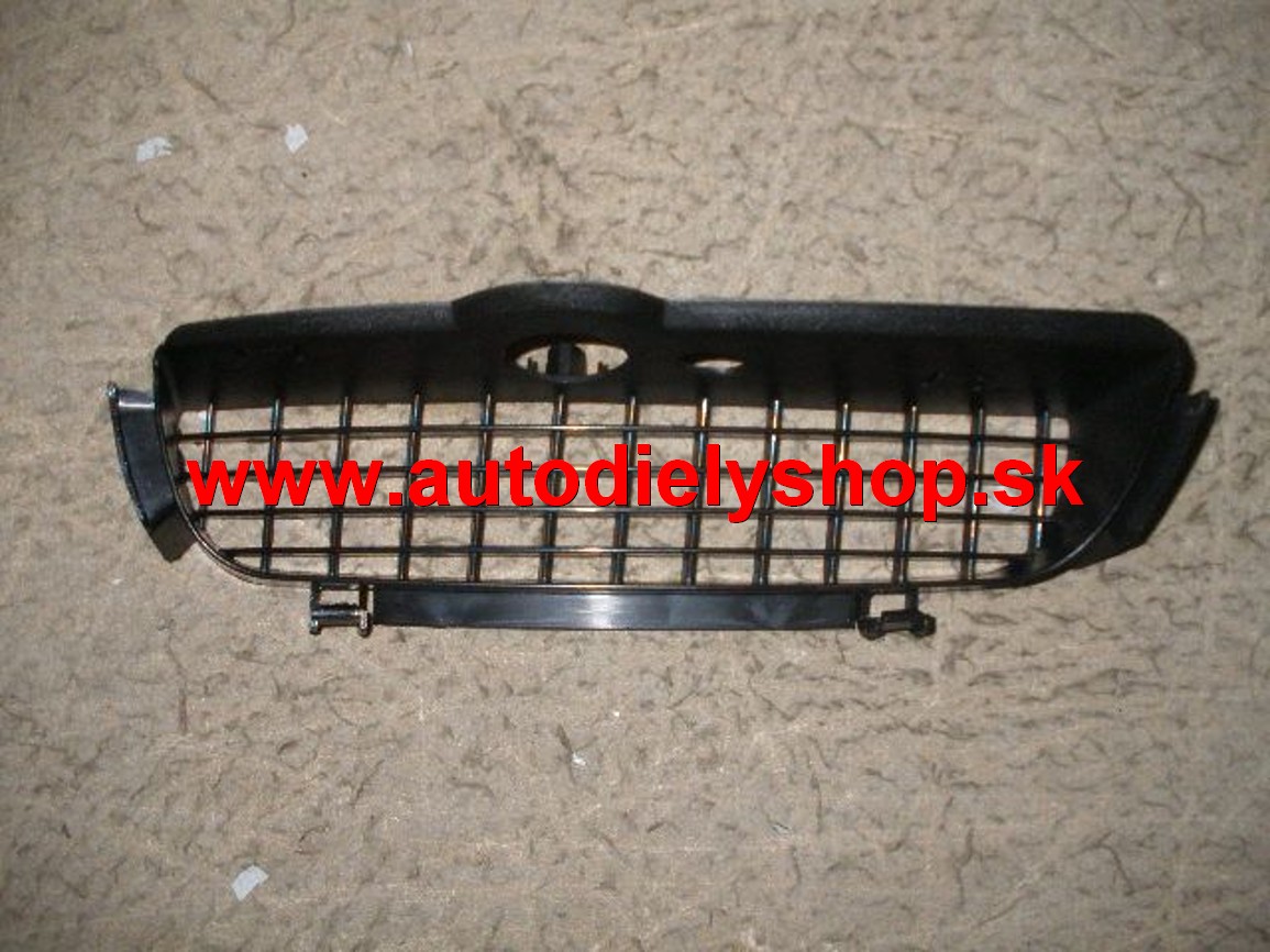 VW VENTO 9/91-98 mriežka v nárazníku pravá 