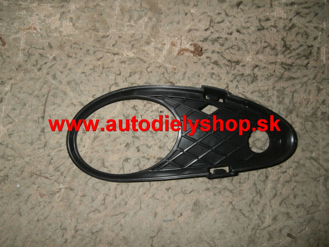  Mercedes W203 "C" 5/00-10/04 mriežka hmlovky pravá