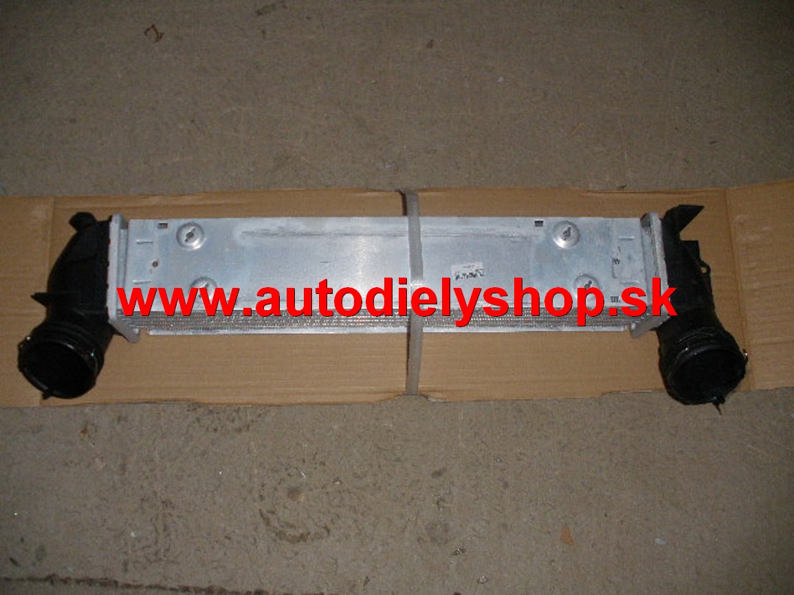 BMW 1 E87 9/2004-3/2007  chladič vzduchu intercooler  320d  