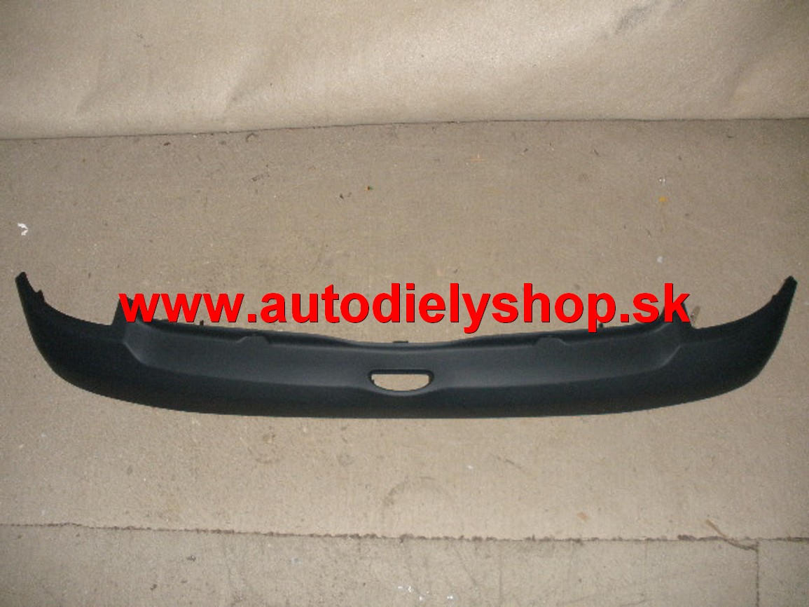 Renault Clio 7/01-9/05  lišta zadného nárazníku čierna