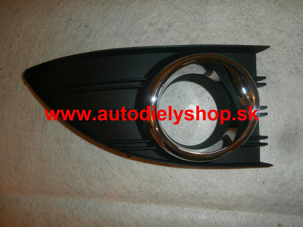 Renault FLUENCE 2/2010- kryt v nárazníku Pravý s otvorom