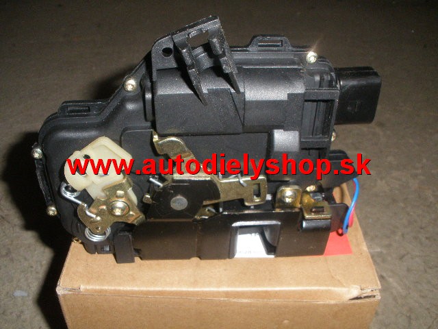 VW GOLF IV 8/97-8/03  zámok predných dverí s cent. zamknutím,pravý