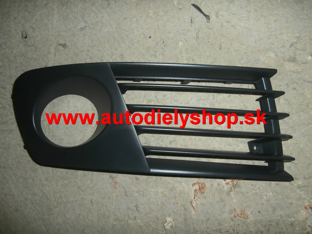 Seat Ibiza,Cordoba 6/02-11/05  Kryt v nárazníku pravý /s otvormi pre hmlovky/