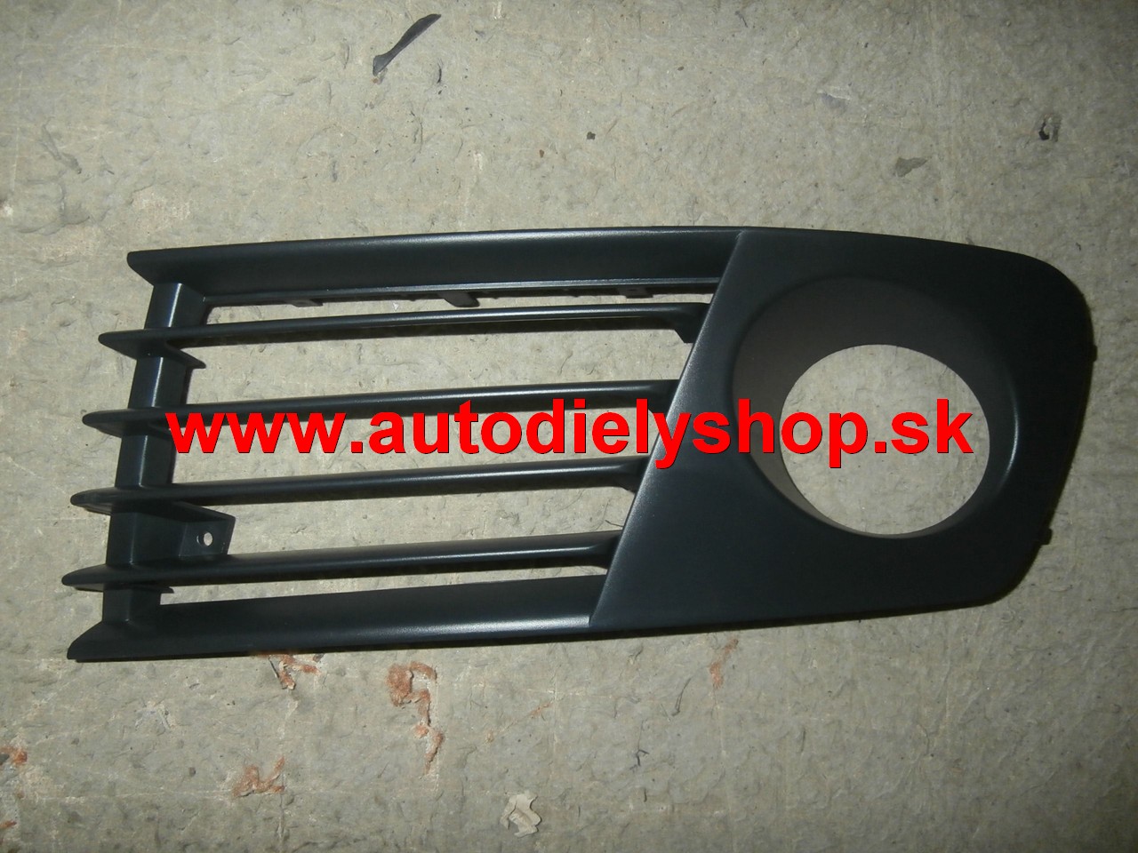 Seat Ibiza,Cordoba 6/02-11/05  Kryt v nárazníku ľavý /s otvormi pre hmlovky/