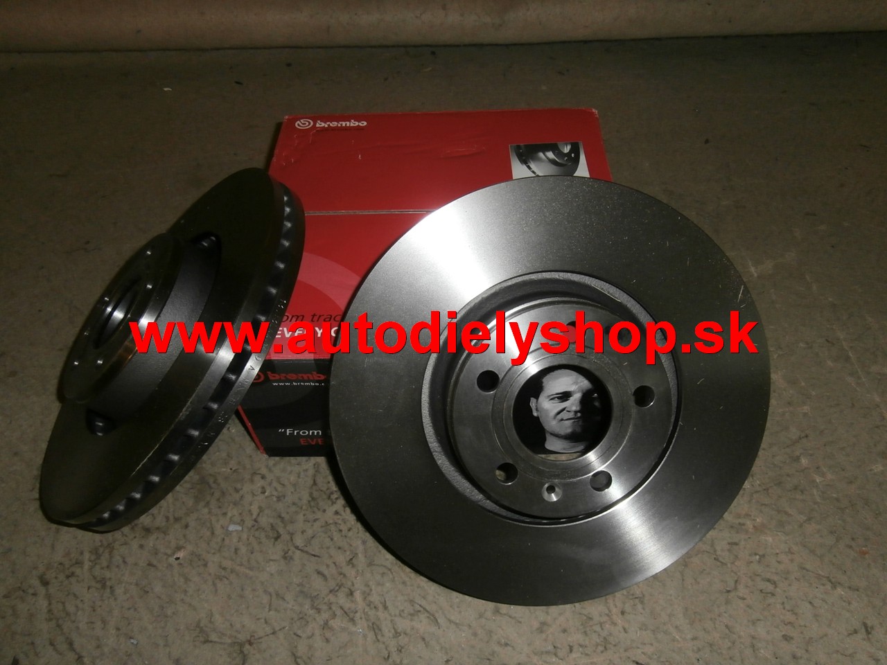 Audi A6 5/04- predné kotúče 321mm Sada ,vetrané 
