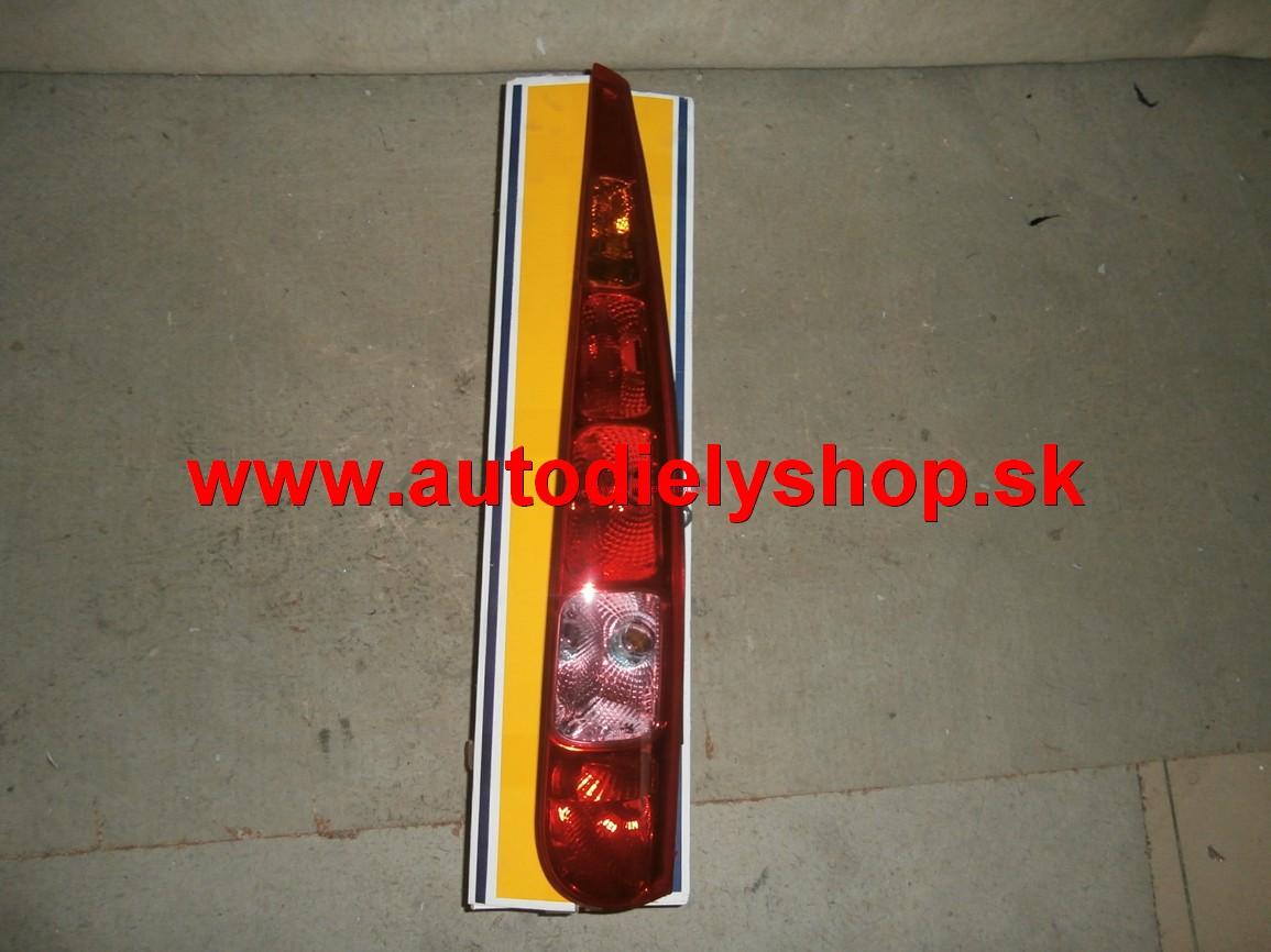 Citroen C8 6/02 - zadné svetlo pravé 