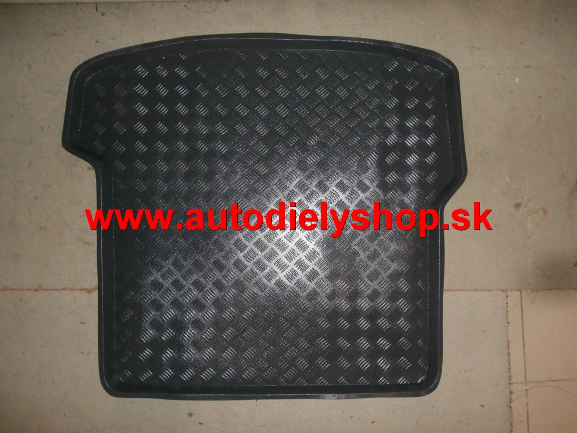 VW Passat B5 COMBI 1996-2005 - plastová vanička do kufra