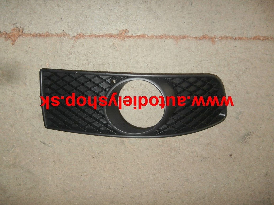 VW Polo 10/99-12/01 kryt nárazníku Pravý / s otvorom /