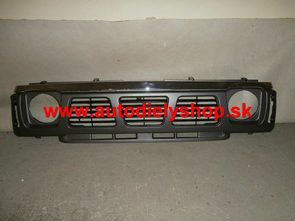 Nissan PATROL  GR 7/90 - 8/97 maska chrómovo/siva