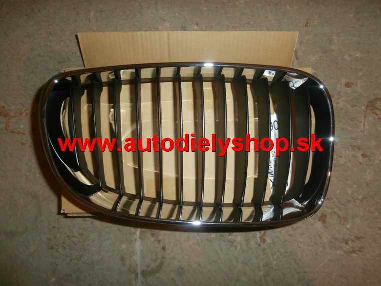  BMW 1 E87 4/2007- Predná maska Pravá  chromový rámik