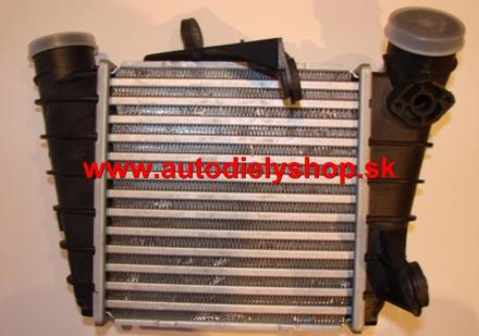 Audi Q7 3/2006- chladič vzduchu 3,0 TD / pravý /
