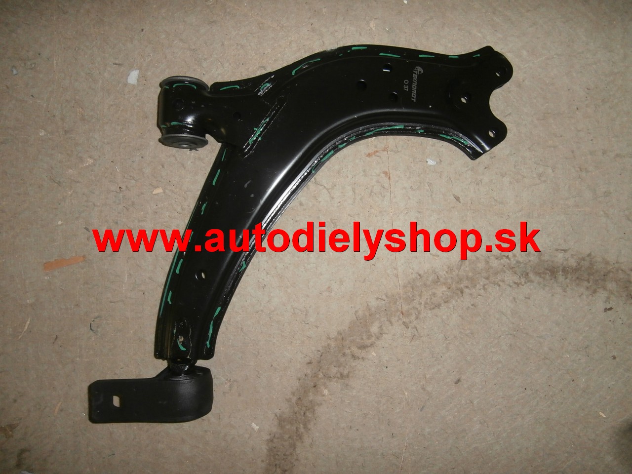 Peugeot Partner 96-99 spodné rameno pravé / bez čapu /