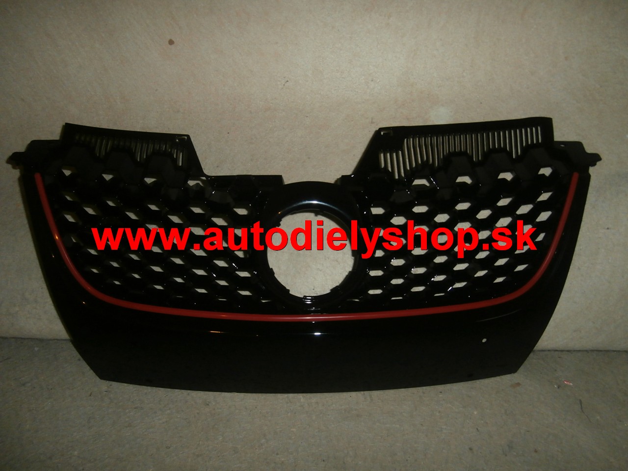 VW Golf V 8/03-  maska GTi