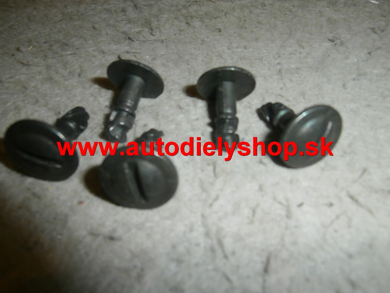 Prichytky krytou pod motor 5 ks kovové
