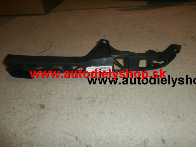 Mazda 3 10/03- 6/09 držiak predného nárazníka pravý na sedan