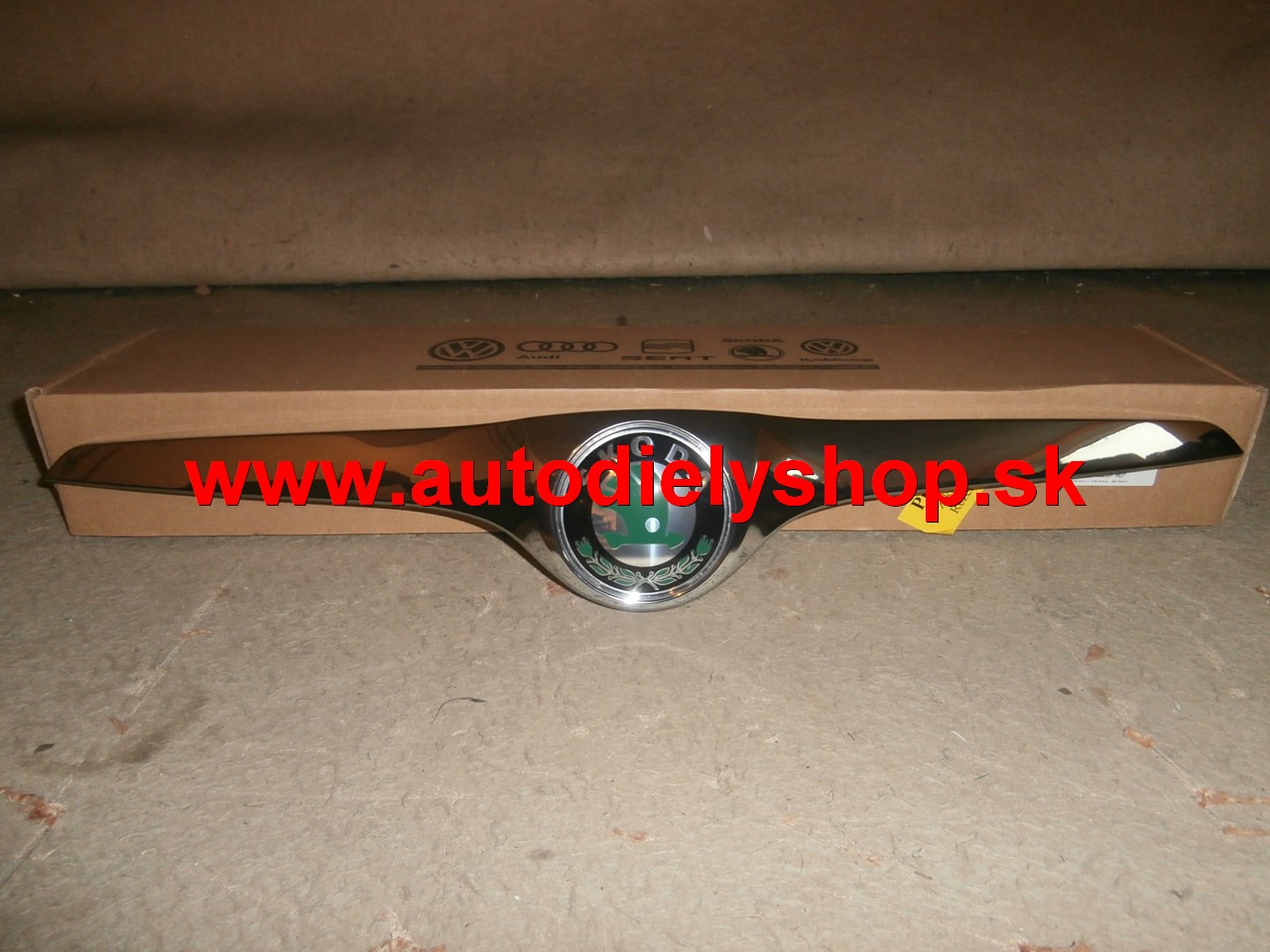 Škoda FABIA 1/07- 02/10 lišta kapoty