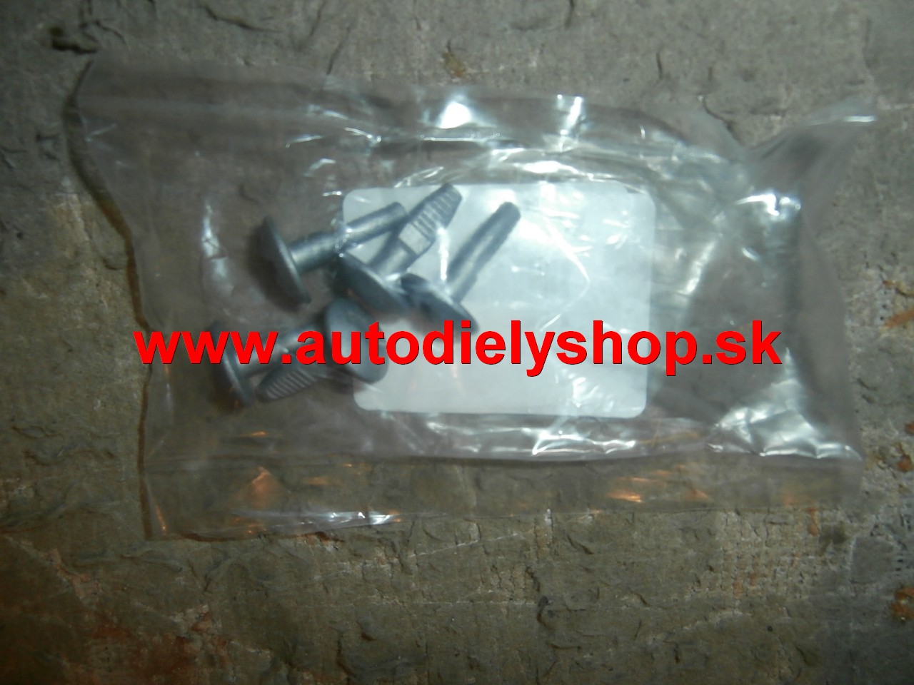 Prichytky krytov pod motor 5 ks