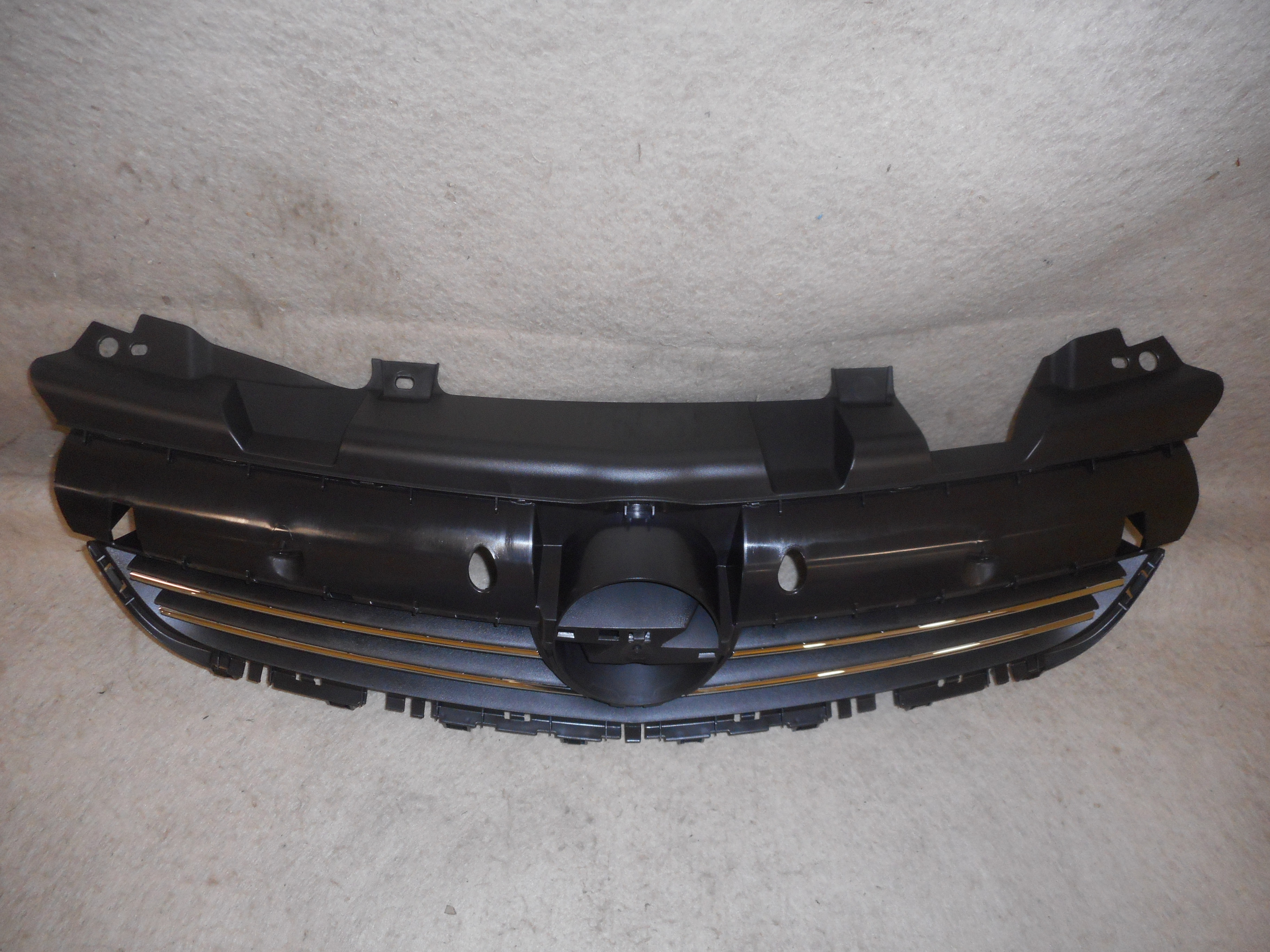 Opel ZAFIRA 2/2008-2011 predná maska