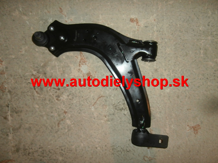 Citroen XSARA PICASSO 1/04- predné rameno Lavé / s čapom /