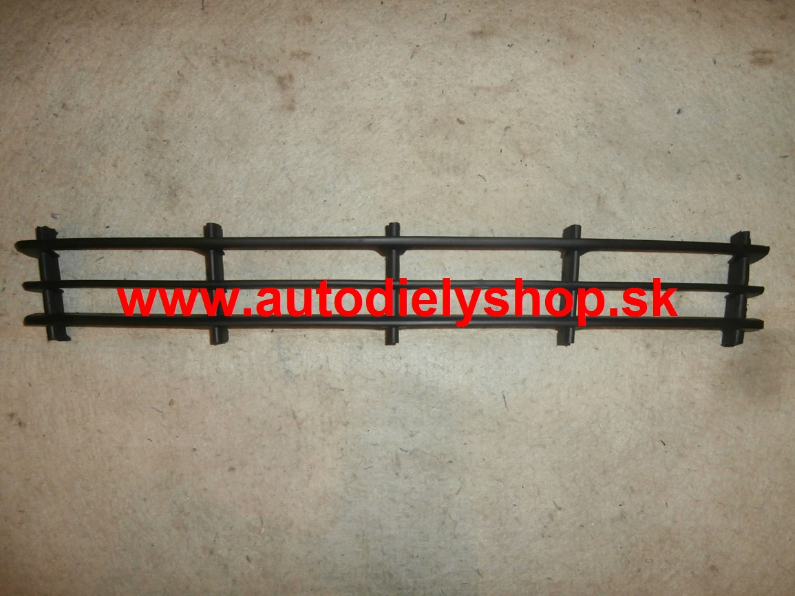 Škoda Octavia II 7/04- mriežka v nárazníku Stred