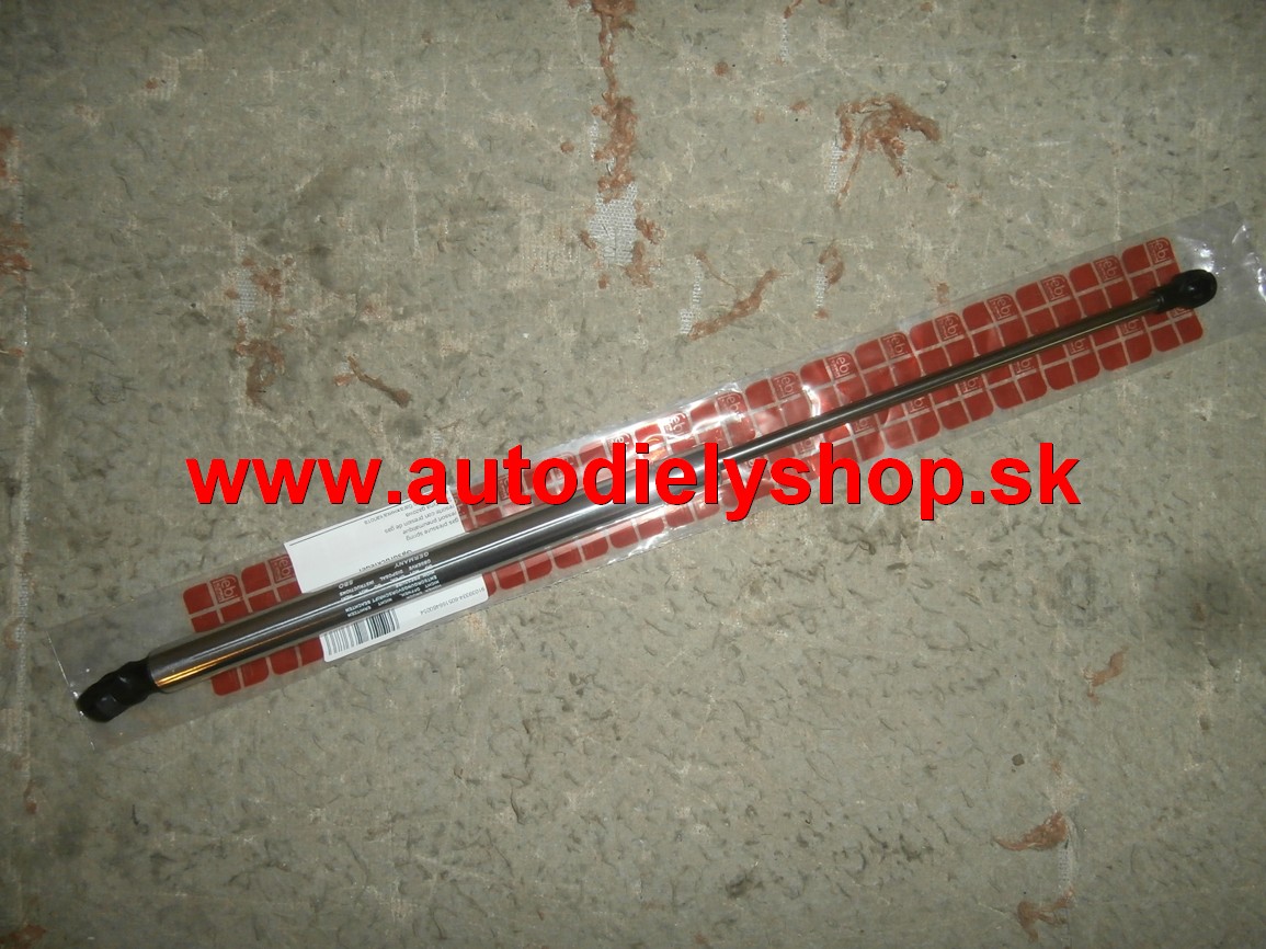 VW Bora 9/98- vzpera zadného kufra 1Ks na kombi CHRÓMOVÁ 