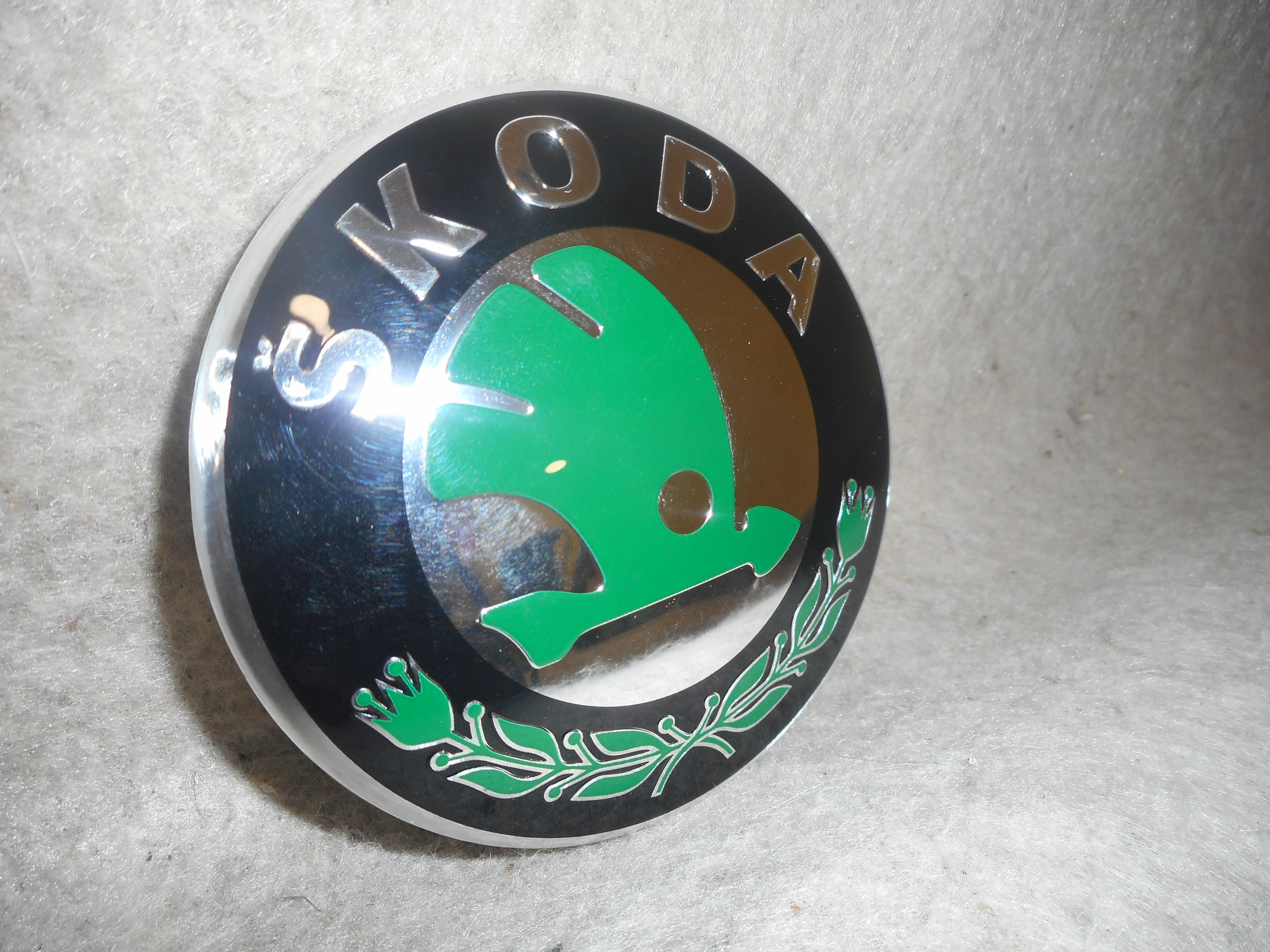 Škoda FABIA 1/07- predný znak , priemer 88mm