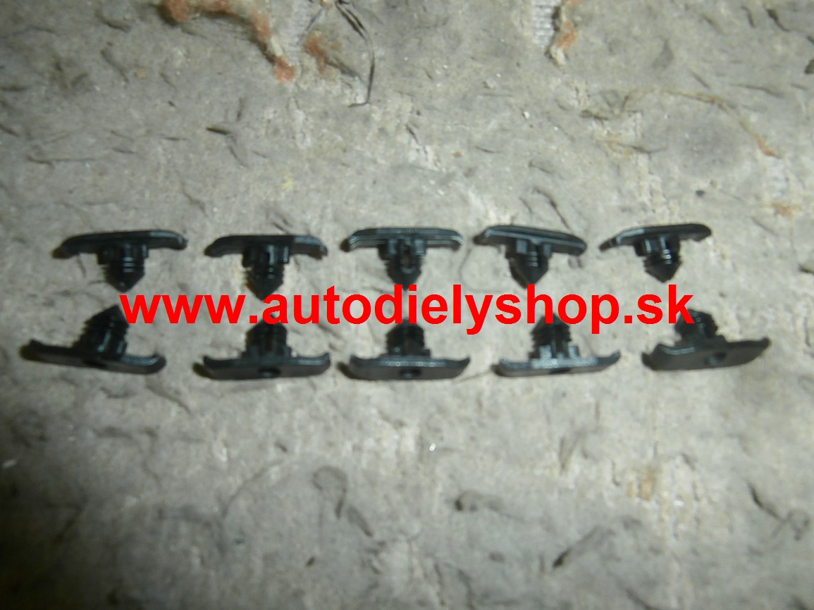 VW GOLF IV 8/97-8/03 príchytky čalúnenie kapoty 10 ks