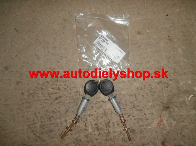 VW POLO 10/94-9/99 2x zámok dverí + 2 x klúč + 2x strmeň