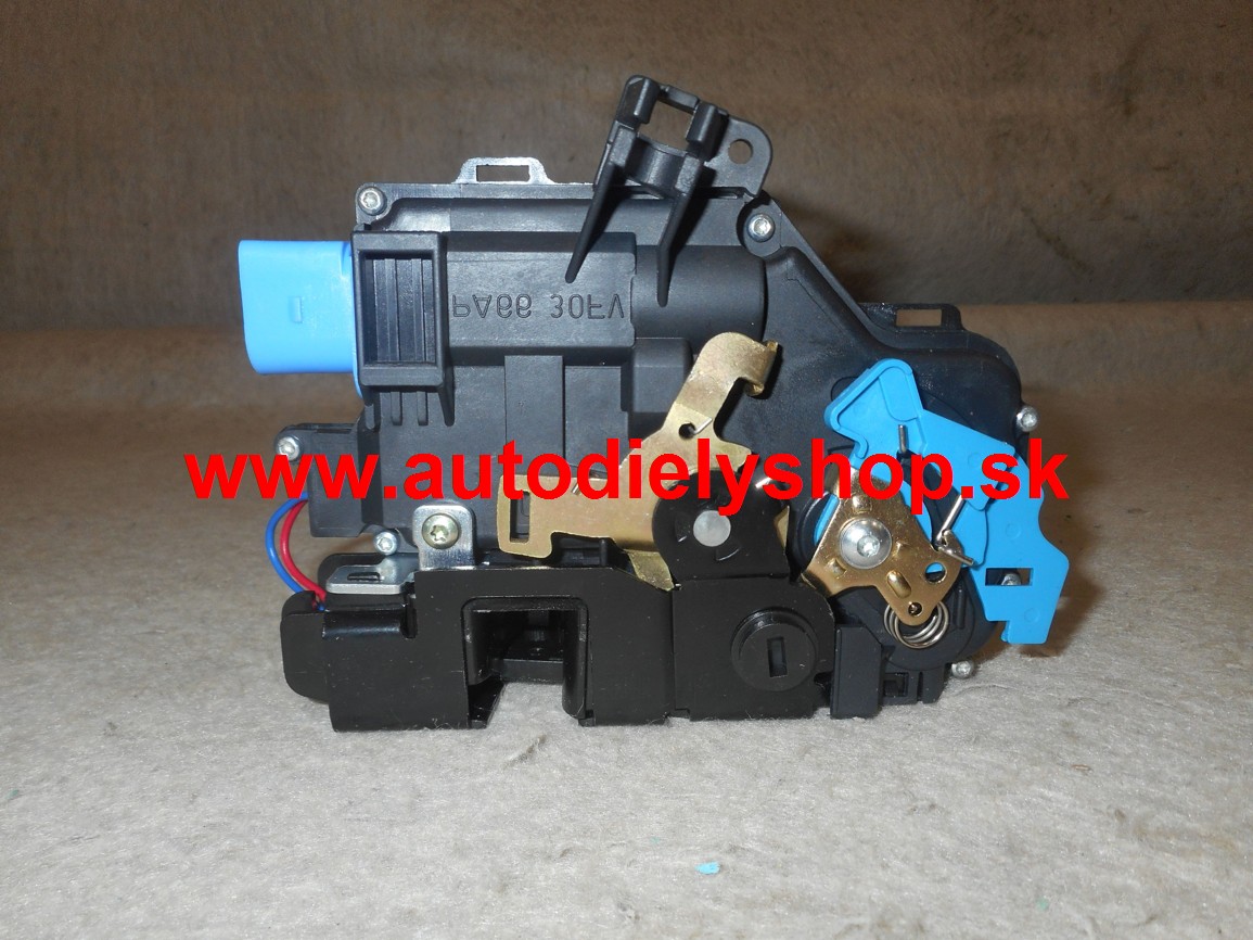 VW TOURAN 1/03- zámok zadných dverí s cent. zamknutím,Pravý
