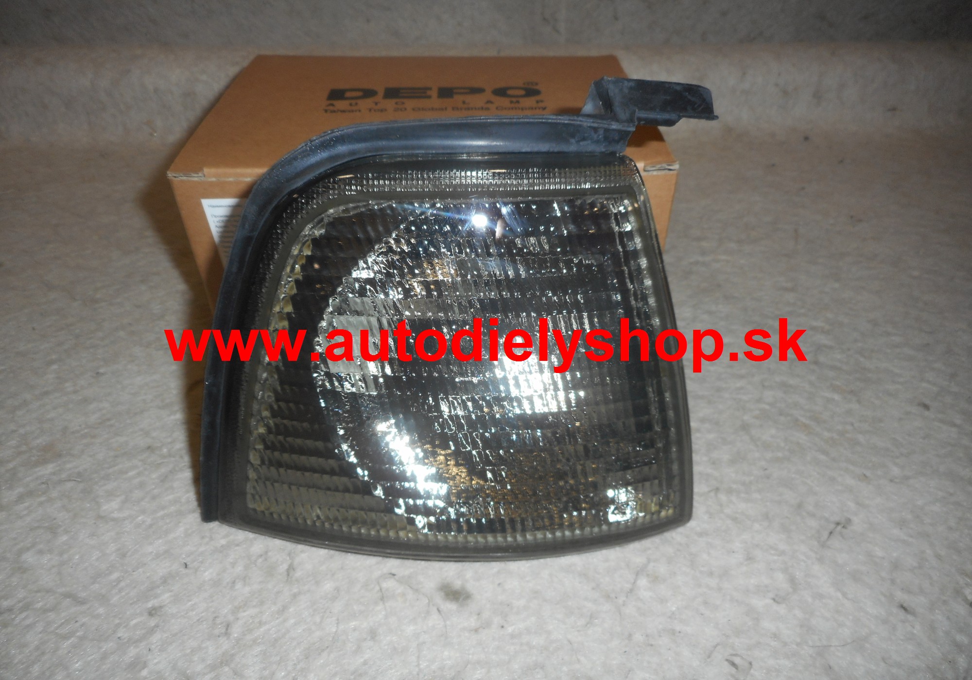 Audi 80 86-91 smerovka Pravá / dymová /